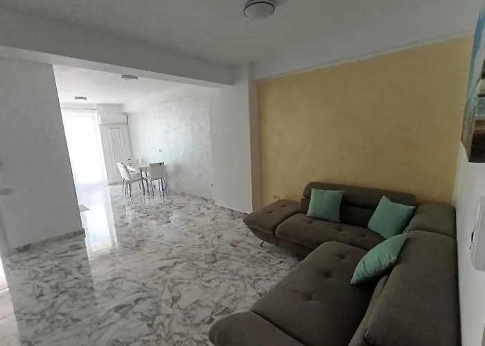 Cristina Daire Navodari